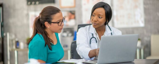 Medical professional evaluating delayed pain symptoms during an post-accident consultation.